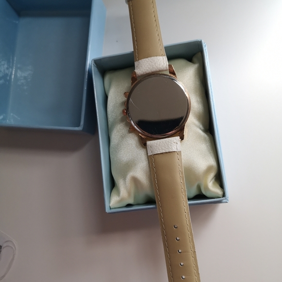 White Analog Watch - Picture 4 of 4